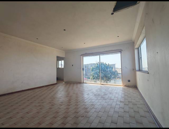 5 BEDROOM FREESTANDING FOR SALE IN TONGAAT BEACH
